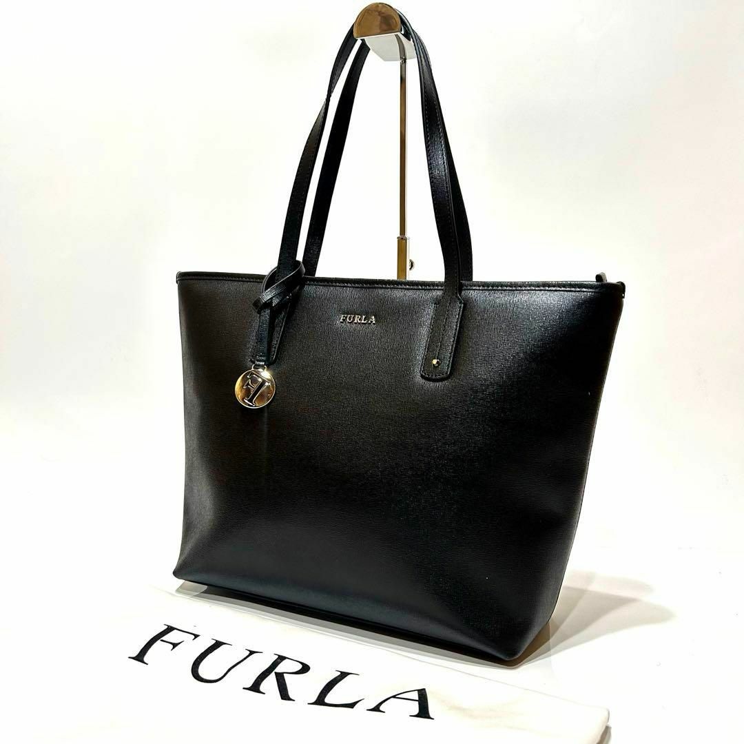 Furla(フルラ)の【極美品】　FURLA トートバッグ サファーノレザー　金チャーム　ブラック レディースのバッグ(トートバッグ)の商品写真