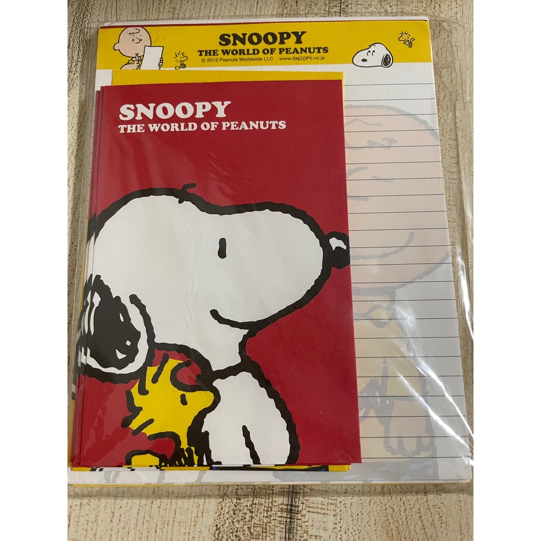 SNOOPY(スヌーピー)のスヌーピー　レターセット&ストラップ&缶バッチ(未使用)セット エンタメ/ホビーのおもちゃ/ぬいぐるみ(キャラクターグッズ)の商品写真