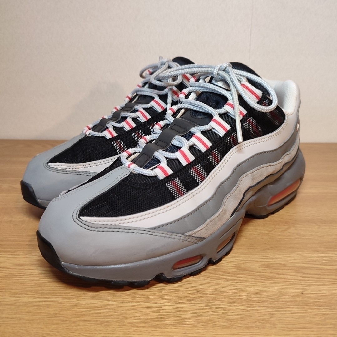 NIKE(ナイキ)のキムタク着用 完売 NIKE AIR MAX 95 ESSENTIAL 27 メンズの靴/シューズ(スニーカー)の商品写真