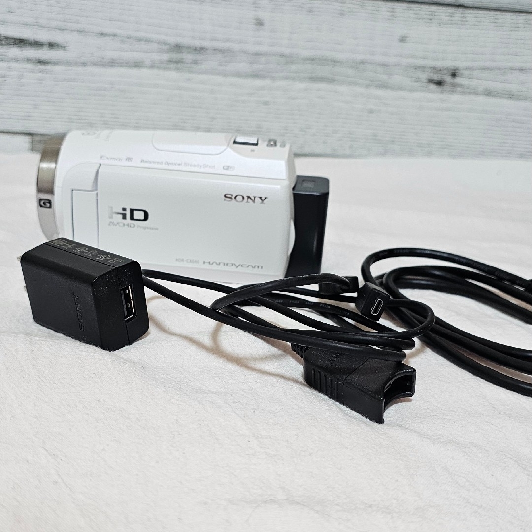 SONY(ソニー)のSONY HDR-CX680(W)　ホワイト　白　ビデオカメラ　ソニー スマホ/家電/カメラのカメラ(ビデオカメラ)の商品写真