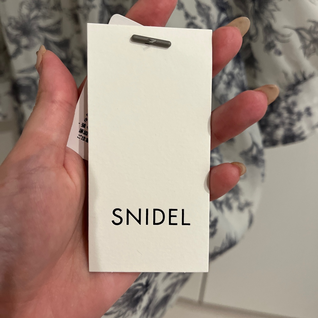 SNIDEL(スナイデル)のSNIDEL バックリボンブラウス レディースのトップス(シャツ/ブラウス(半袖/袖なし))の商品写真