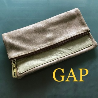 ギャップ(GAP)のGAP クラッチバッグ　ベージュ　ピンクゴールド 【期間限定セール♪】(クラッチバッグ)