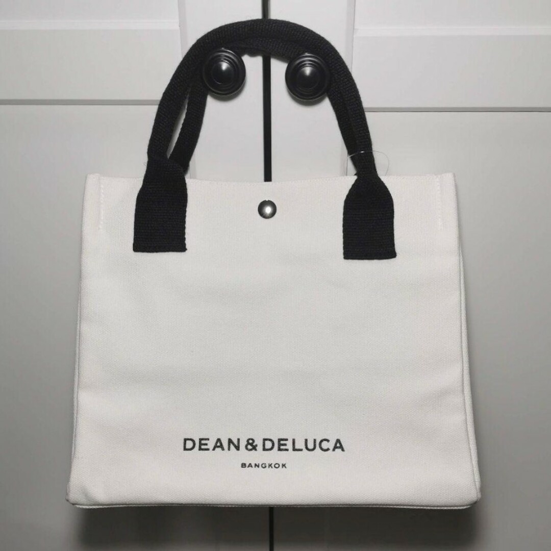 DEAN & DELUCA(ディーンアンドデルーカ)のDEAN&DELUCA  バッグ　白　タイ限定　日本未発売　ディーン＆デルーカ レディースのバッグ(トートバッグ)の商品写真