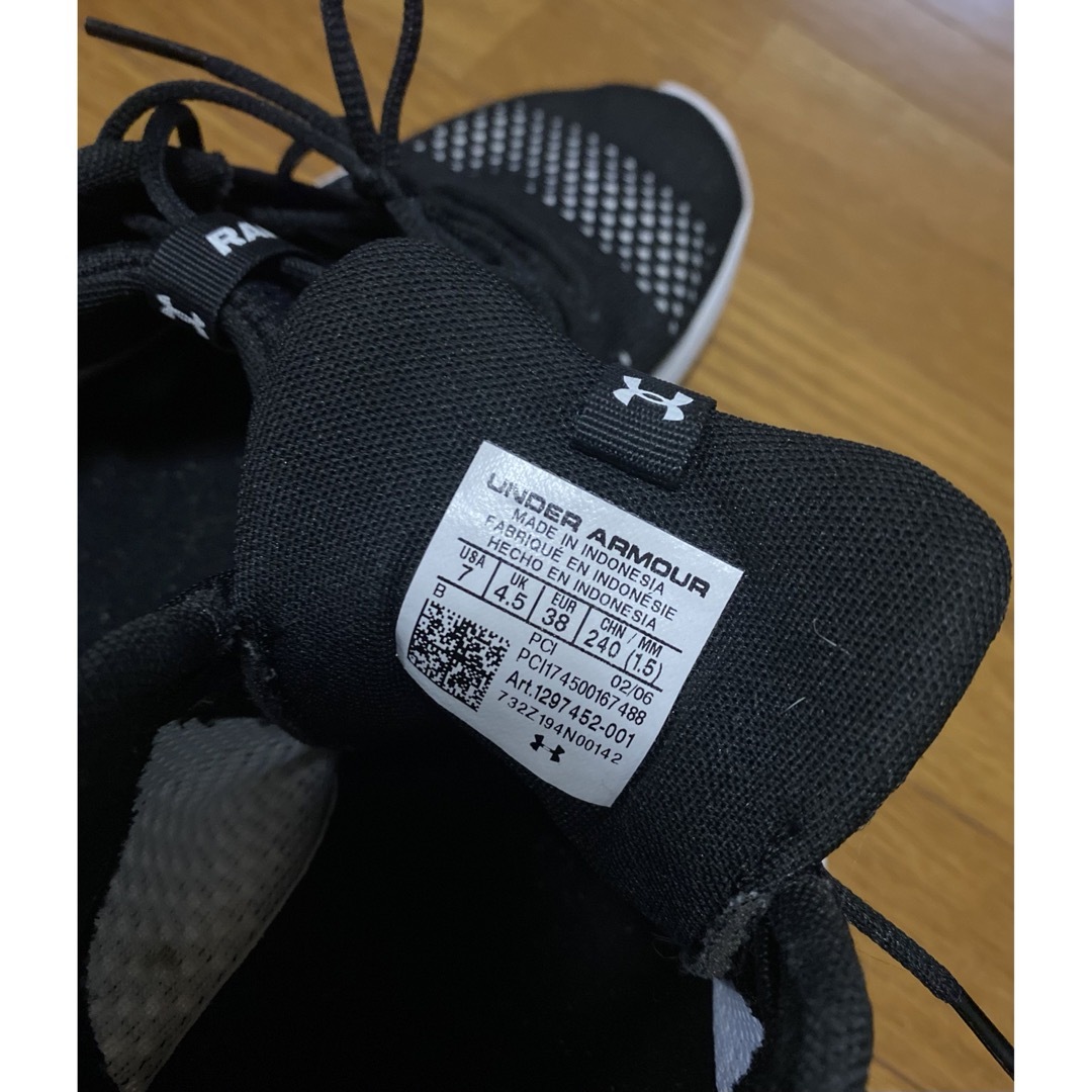 UNDER ARMOUR(アンダーアーマー)の【中古】UNDER ARMOUR ランニングシューズ  24cm レディースの靴/シューズ(スニーカー)の商品写真