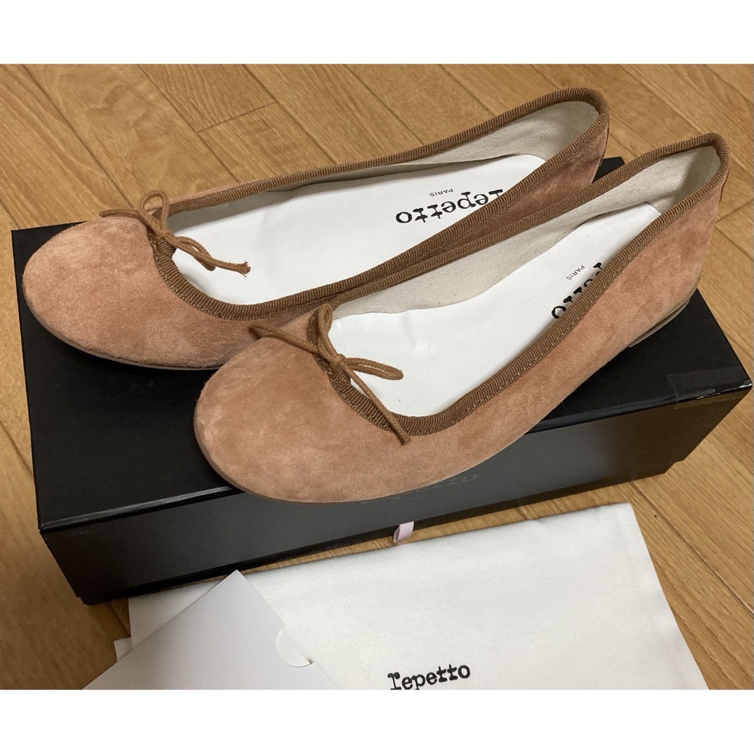 repetto(レペット)の未使用 repetto レペット バレエシューズ スエード ベージュ 37.5 レディースの靴/シューズ(バレエシューズ)の商品写真