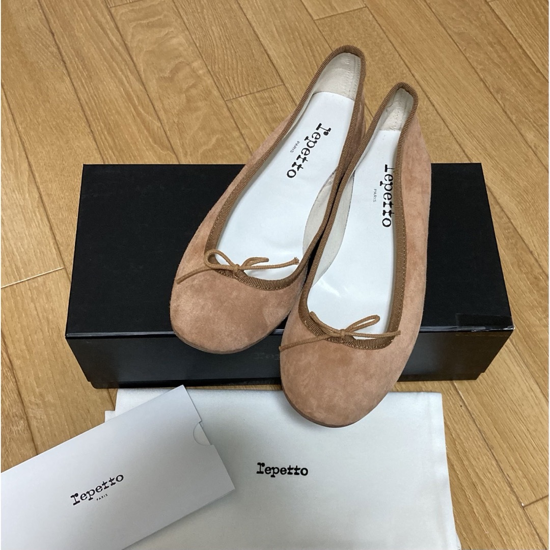 repetto(レペット)の未使用 repetto レペット バレエシューズ スエード ベージュ 37.5 レディースの靴/シューズ(バレエシューズ)の商品写真