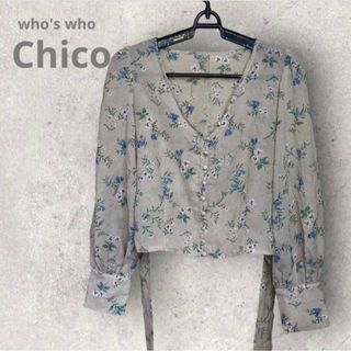 フーズフーチコ(who's who Chico)のChico チコ　バックリボン ショート丈 シアー シャツ ブラウス　花柄(シャツ/ブラウス(長袖/七分))