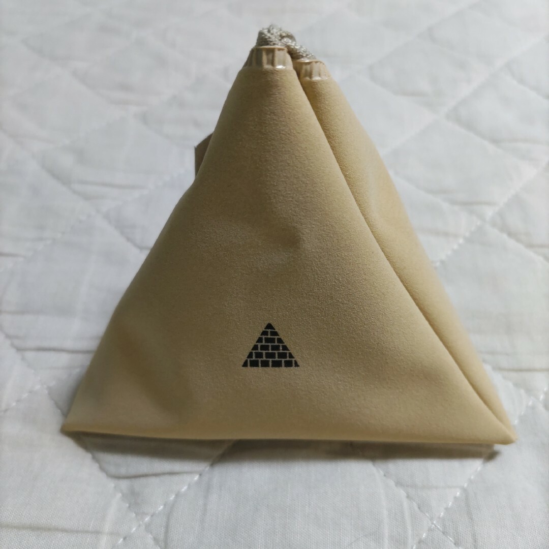【新品未使用】エジプシャン　ピラミッド　ポーチ レディースのファッション小物(ポーチ)の商品写真