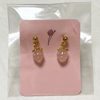 小さないちごのピアス(ピアス)