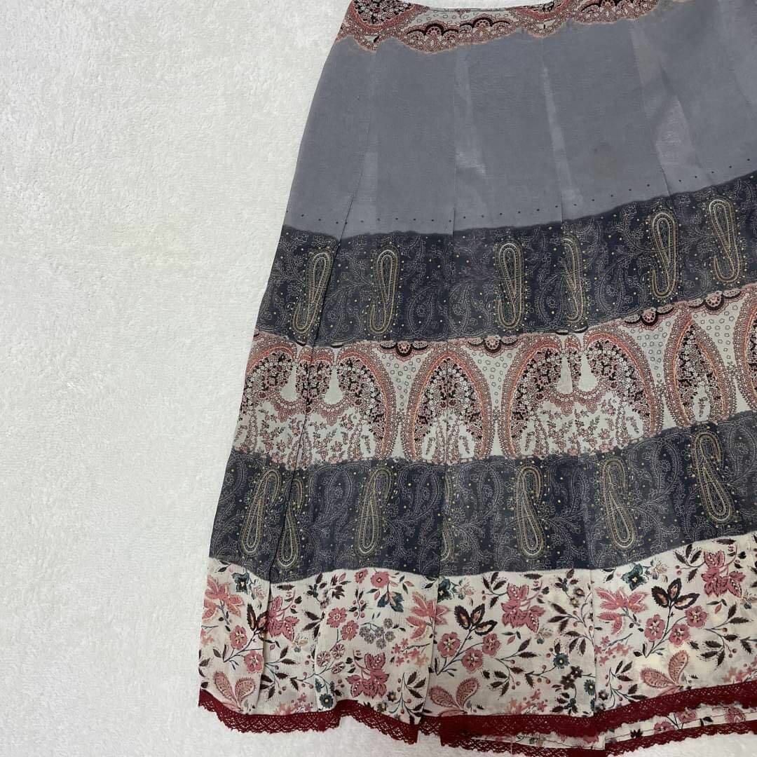 《trinity 》 トリニティー フレアスカート プリーツ 膝丈 花柄 レディースのスカート(ひざ丈スカート)の商品写真
