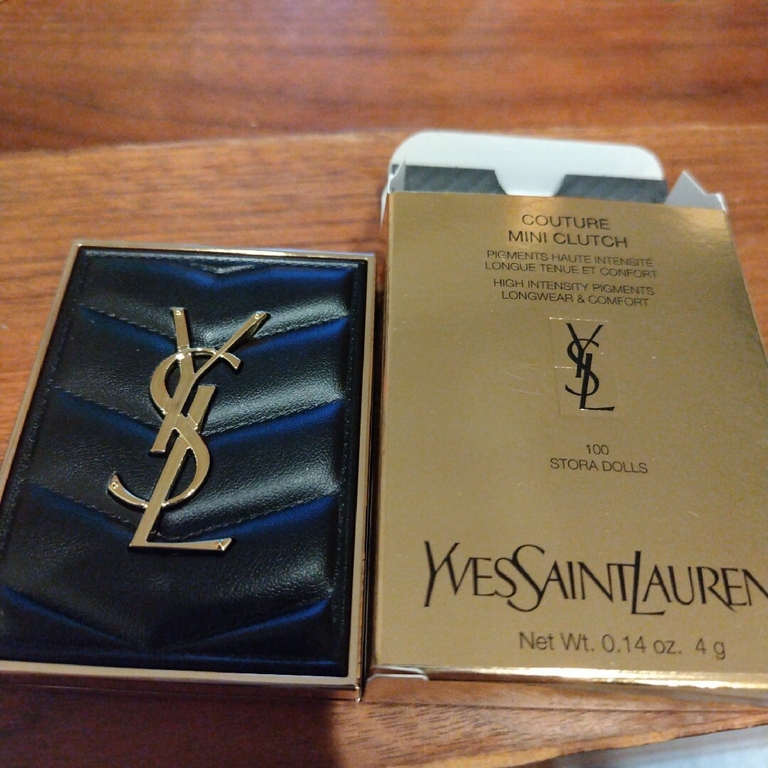 Yves Saint Laurent(イヴサンローラン)の新品！イヴ・サンローランクチュール ミニ クラッチ / No.100 ストラ ド コスメ/美容のベースメイク/化粧品(アイシャドウ)の商品写真