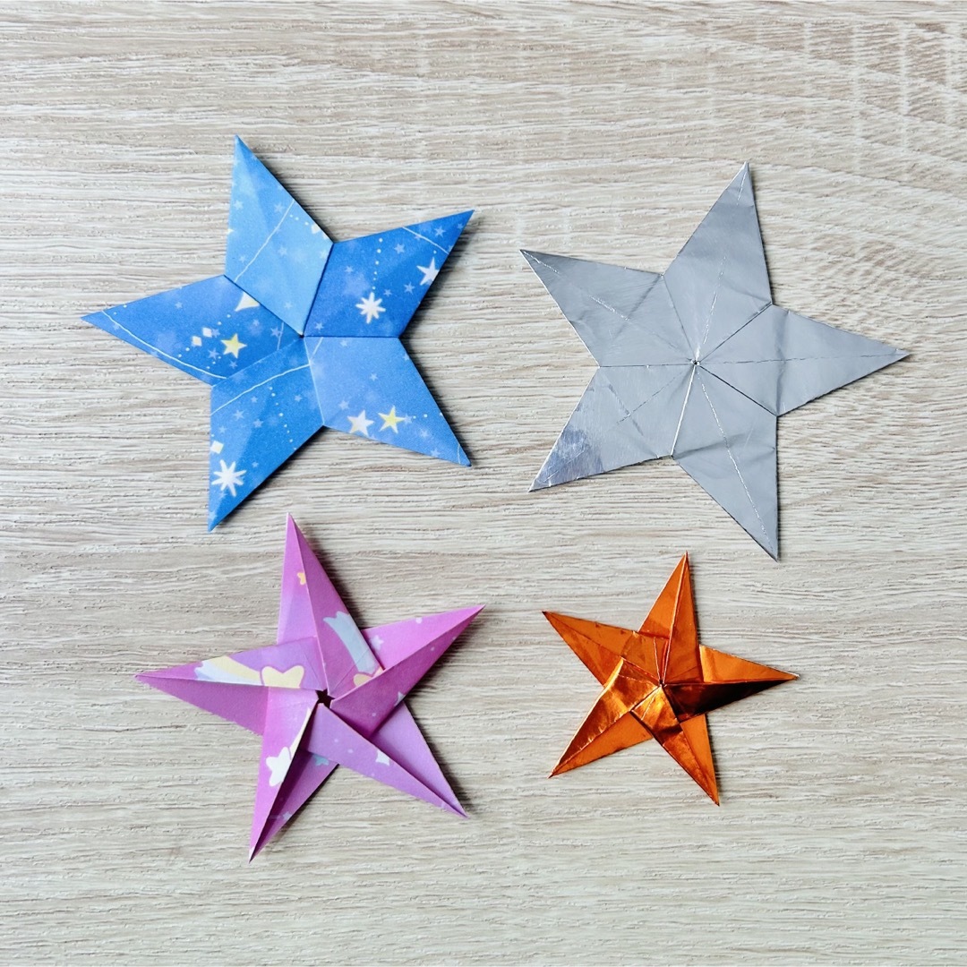 折り紙　星　20個 ハンドメイドの素材/材料(各種パーツ)の商品写真
