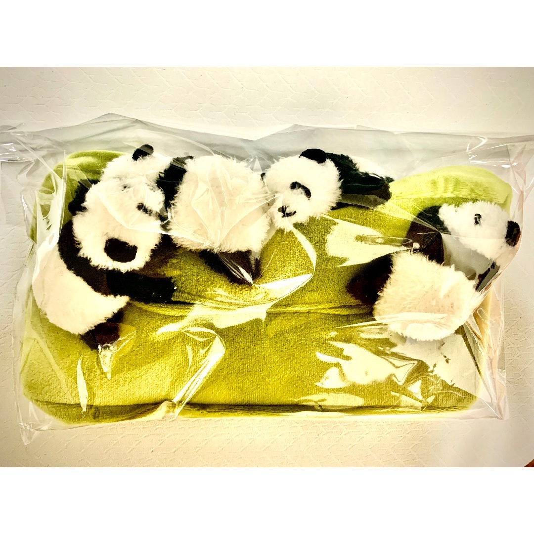 フェリシモ 赤ちゃんパンダのボックスティッシュカバー YOU&MORE インテリア/住まい/日用品のインテリア小物(ティッシュボックス)の商品写真
