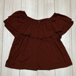 ユニクロ(UNIQLO)のオフショルダートップス(カットソー(半袖/袖なし))