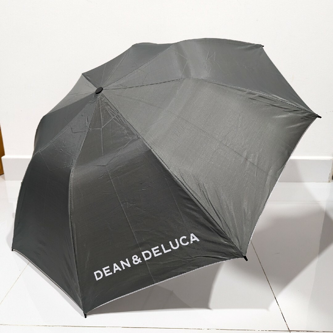 DEAN & DELUCA(ディーンアンドデルーカ)のDEAN&DELUCA ディーン＆デルーカ　折りたたみ傘　日本未発売　グレー レディースのファッション小物(傘)の商品写真