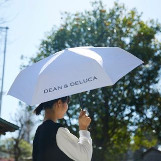 ディーンアンドデルーカ(DEAN & DELUCA)の【完売】DEAN & DELUCA 限定 折りたたみ傘 (晴雨兼用) ホワイト(傘)