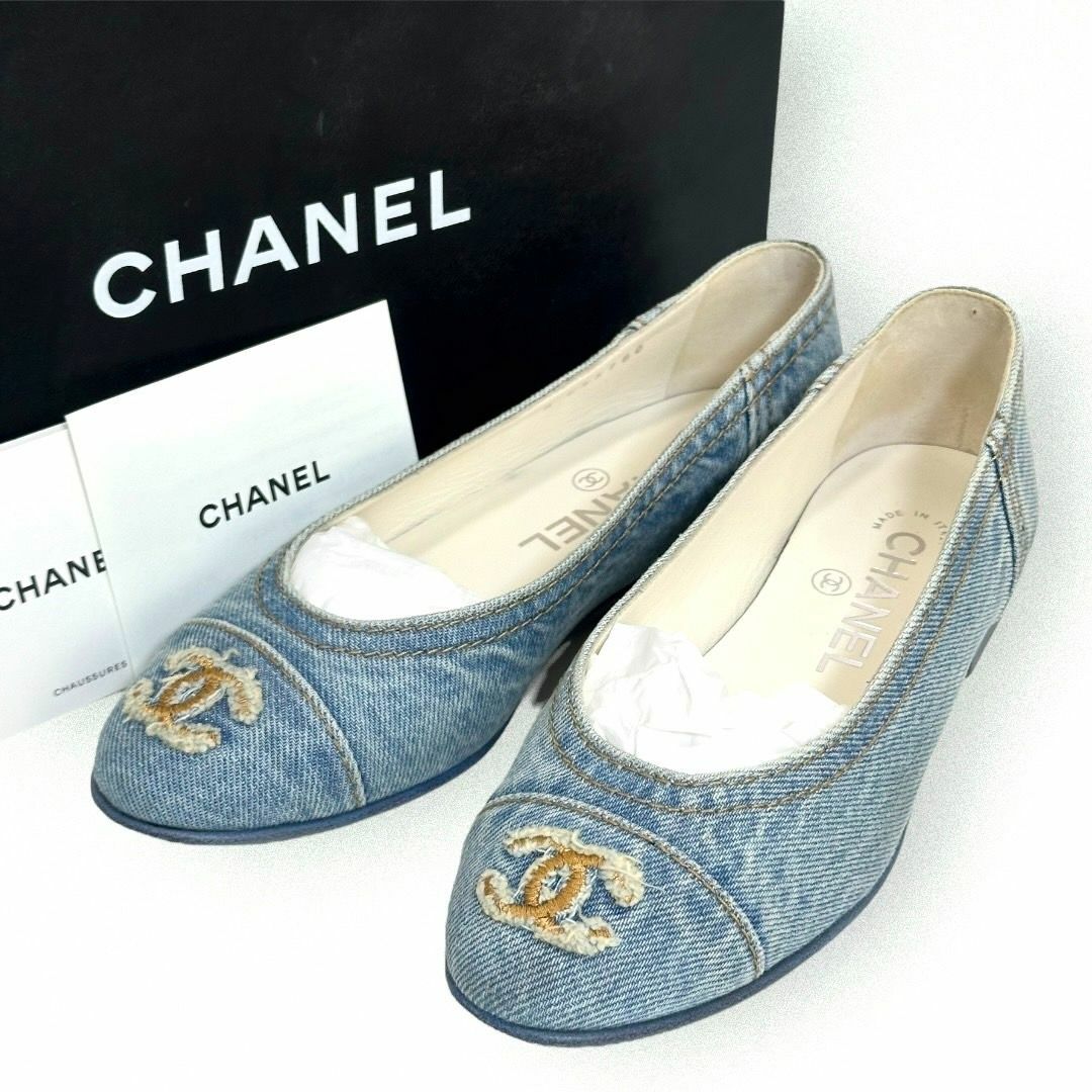 CHANEL(シャネル)の美品☆即完売モデル☆CHANEL デニム フラットシューズ ココマーク 34C レディースの靴/シューズ(スリッポン/モカシン)の商品写真