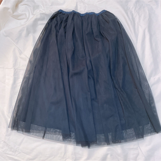 ナチュラルビューティーベーシックの青いスカート