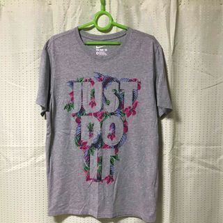 ナイキ(NIKE)の☆未使用に近い☆NIKEナイキ レディース半袖Tシャツ(Tシャツ(半袖/袖なし))