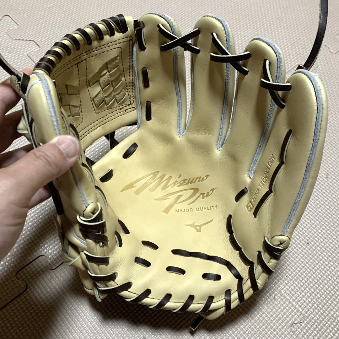 Mizuno Pro(ミズノプロ)の新品　ミズノプロ限定品　一般硬式内野手用グラブ　グローブ　ブロンド スポーツ/アウトドアの野球(グローブ)の商品写真