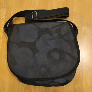 マリメッコ(marimekko)のマリメッコ　ショルダーバッグ　黒　ブラック　ピエニ　ウニッコ(ショルダーバッグ)