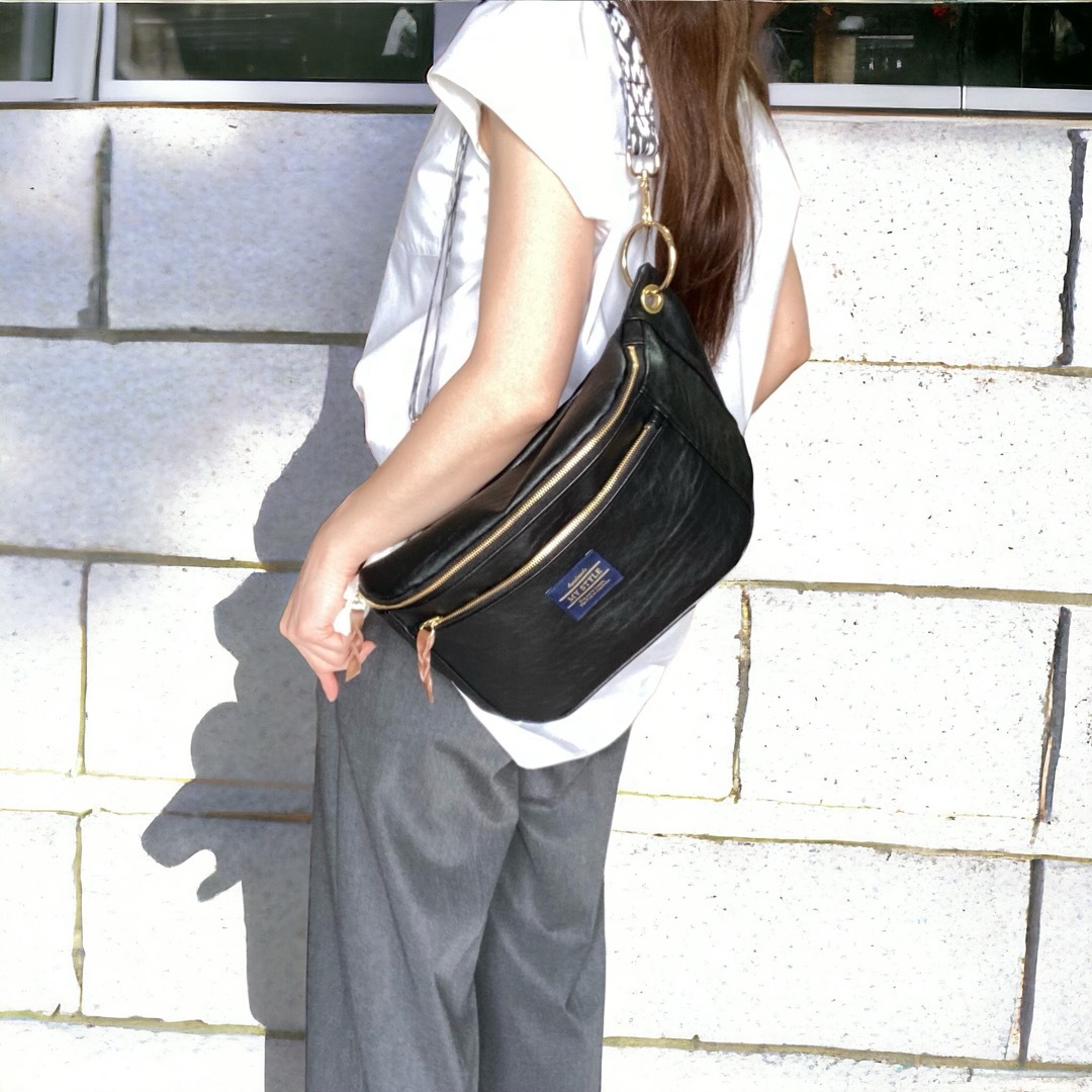 Big size／Wallet Body Bag／BLACK leather ハンドメイドのファッション小物(バッグ)の商品写真