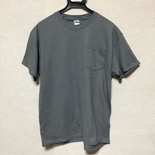 ギルタン(GILDAN)の新品 GILDAN ギルダン 半袖Tシャツ ポケット付き チャコールグレー L(Tシャツ/カットソー(半袖/袖なし))