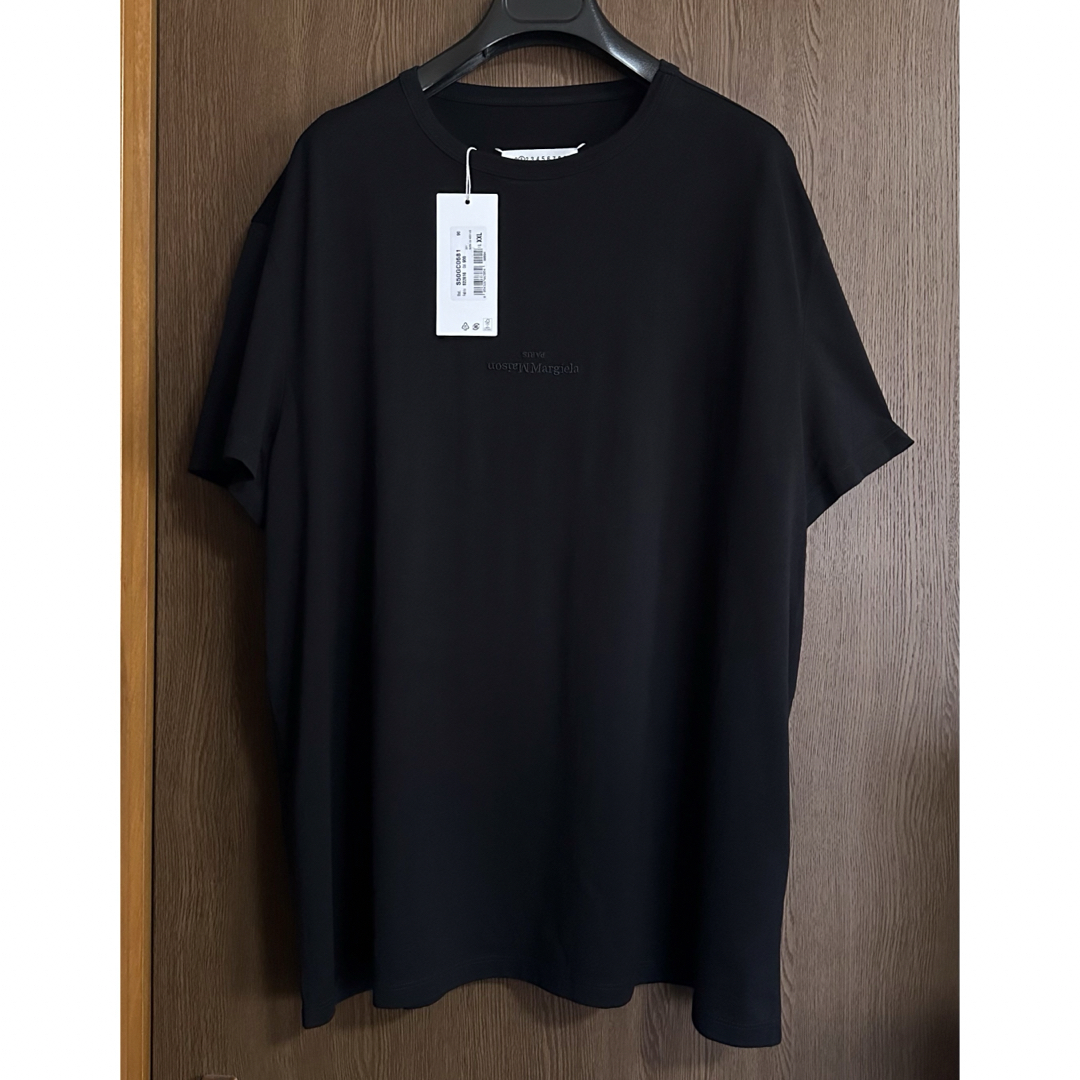 Maison Martin Margiela(マルタンマルジェラ)の黒XXL新品 メゾン マルジェラ メンズ リバースロゴ Tシャツ オールブラック メンズのトップス(Tシャツ/カットソー(半袖/袖なし))の商品写真