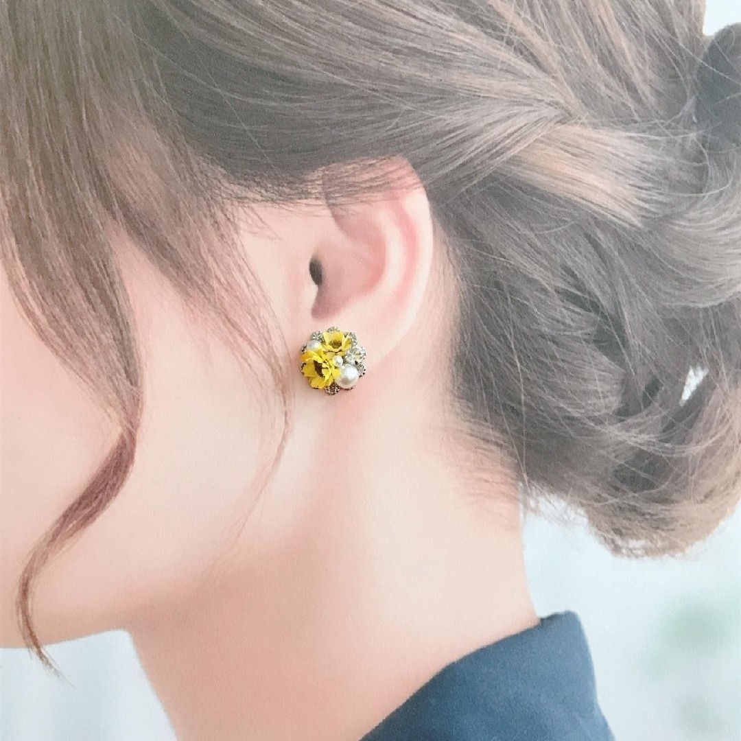 No.160　ひまわりとビジュー　向日葵　本物のお花のピアス　イヤリング レディースのアクセサリー(ピアス)の商品写真