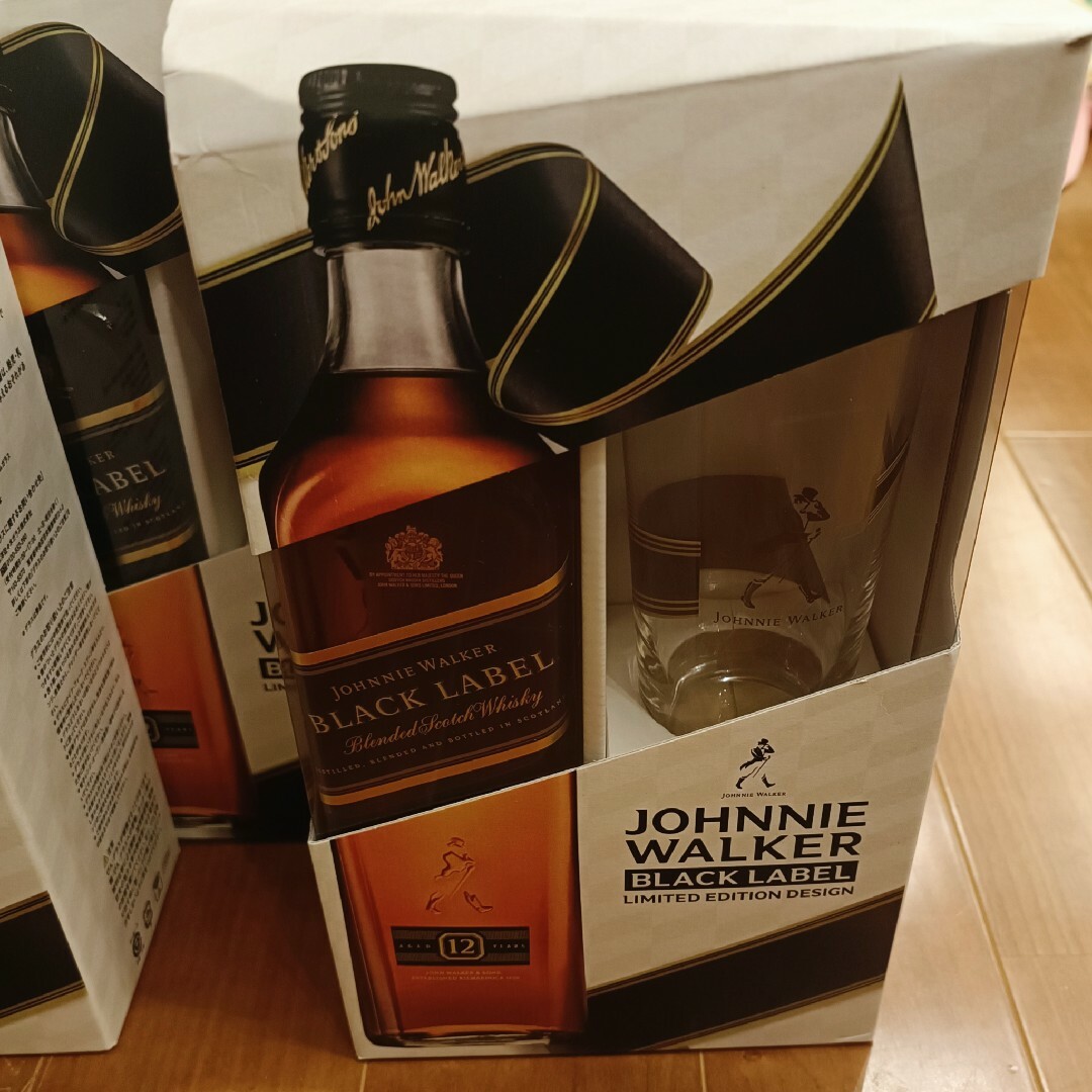 ジョニーウォーカー(ジョニーウォーカー)のジョニーウォーカー ブラックラベル 12年 オリジナルグラスセット ウイスキー 食品/飲料/酒の酒(ウイスキー)の商品写真