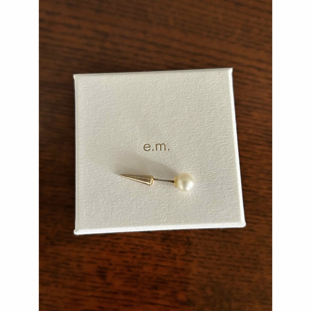 e.m.(イーエム)のe.m. パールキャッチ×スタッズピアス　一個 レディースのアクセサリー(ピアス)の商品写真