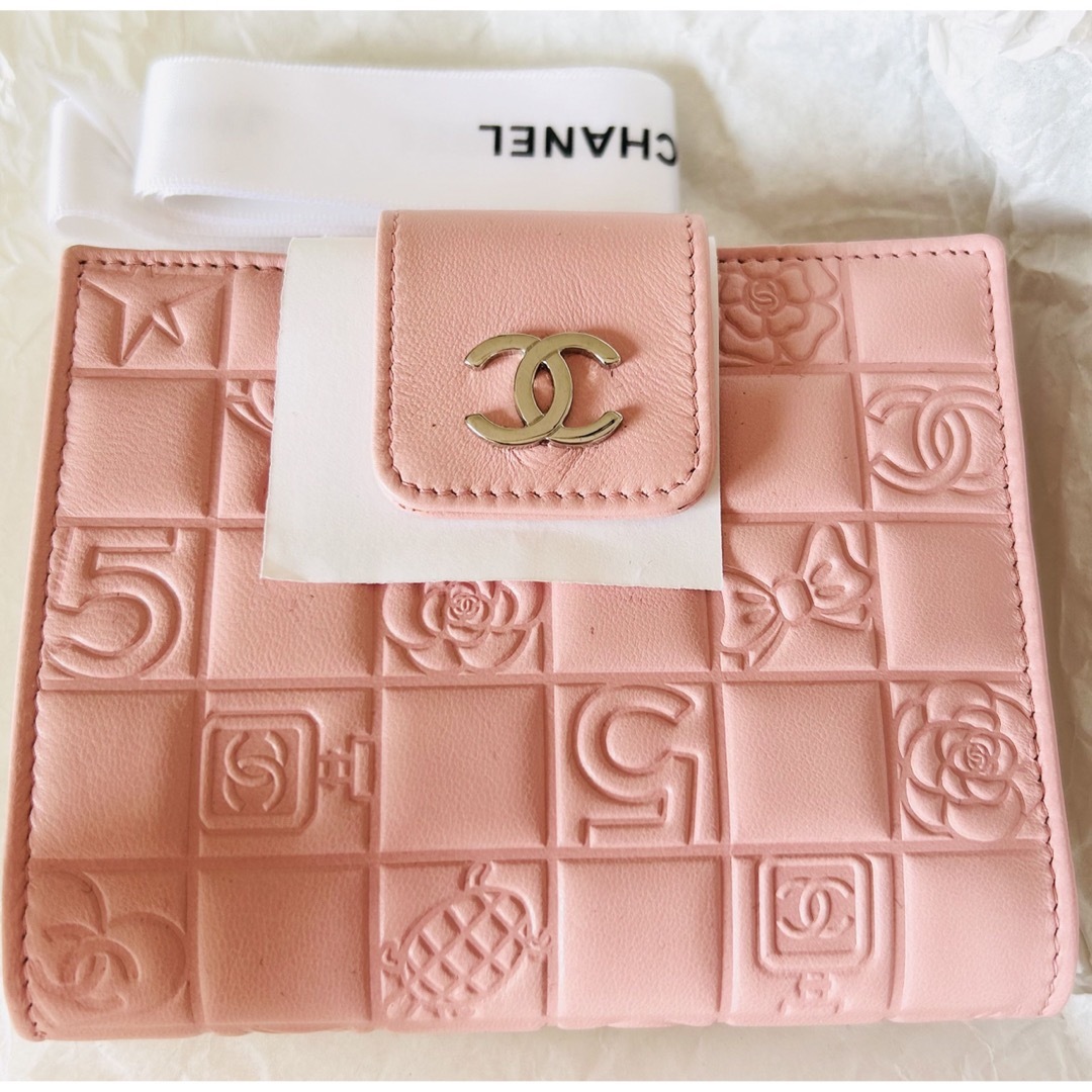 CHANEL(シャネル)の新品 CHANEL シャネル 財布 希少 レア 本物 カメリア ピンク レディースのファッション小物(財布)の商品写真