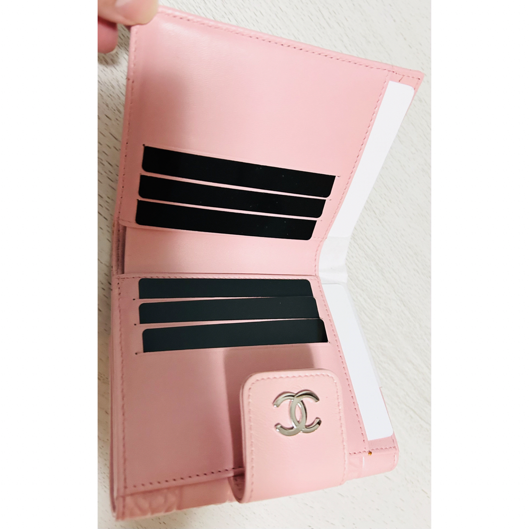 CHANEL(シャネル)の新品 CHANEL シャネル 財布 希少 レア 本物 カメリア ピンク レディースのファッション小物(財布)の商品写真