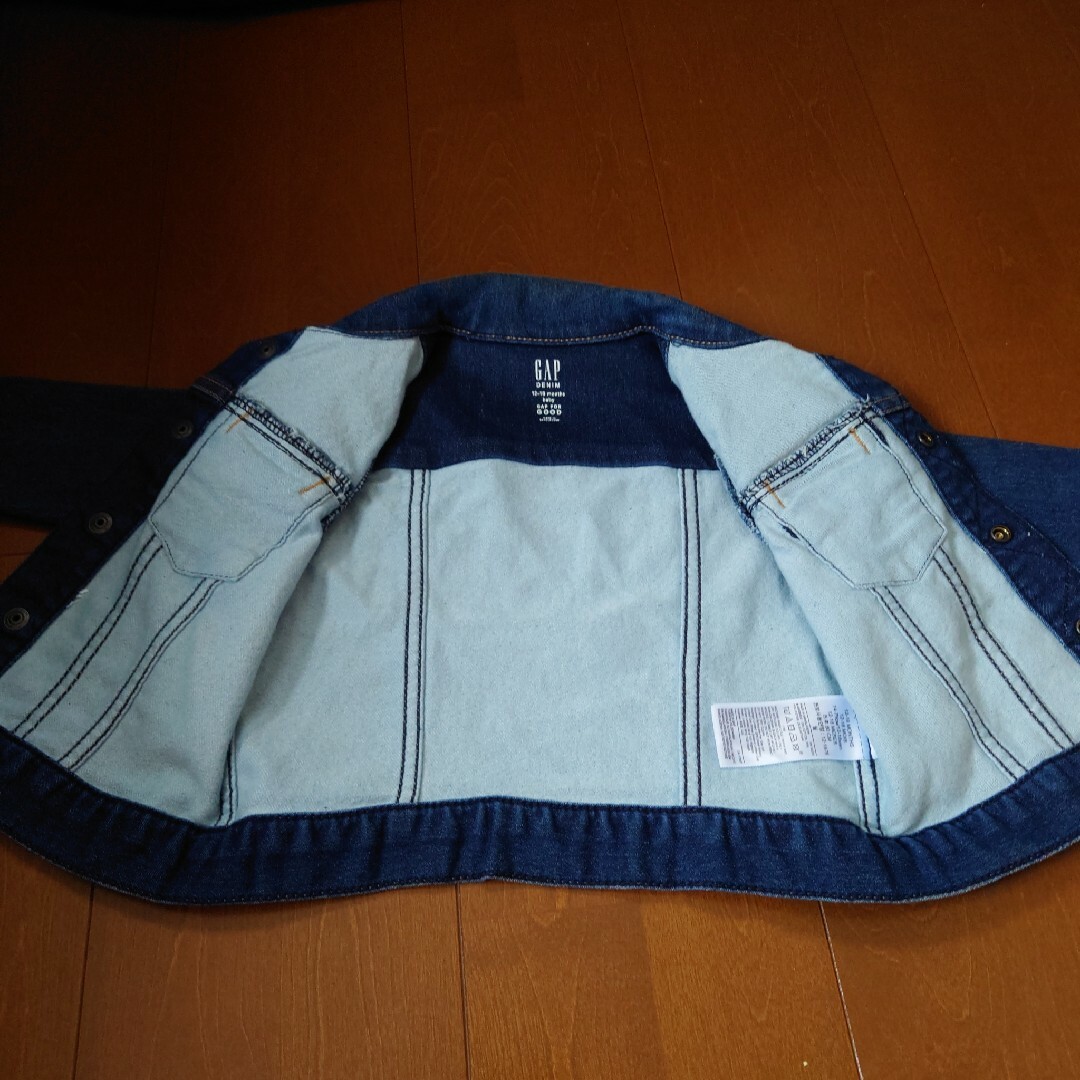 babyGAP(ベビーギャップ)のbabyGAP デニムジャケット 80cm キッズ/ベビー/マタニティのベビー服(~85cm)(ジャケット/コート)の商品写真