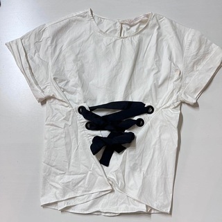ザラ(ZARA)のZARA　ザラ リボン紐デザインTシャツ　ホワイト　白　M シャツ(Tシャツ(半袖/袖なし))