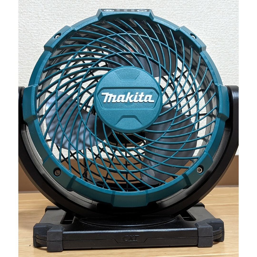 Makita(マキタ)のマキタ　充電式ファン　CF100D(10.8V)　バッテリー付き スマホ/家電/カメラの冷暖房/空調(扇風機)の商品写真