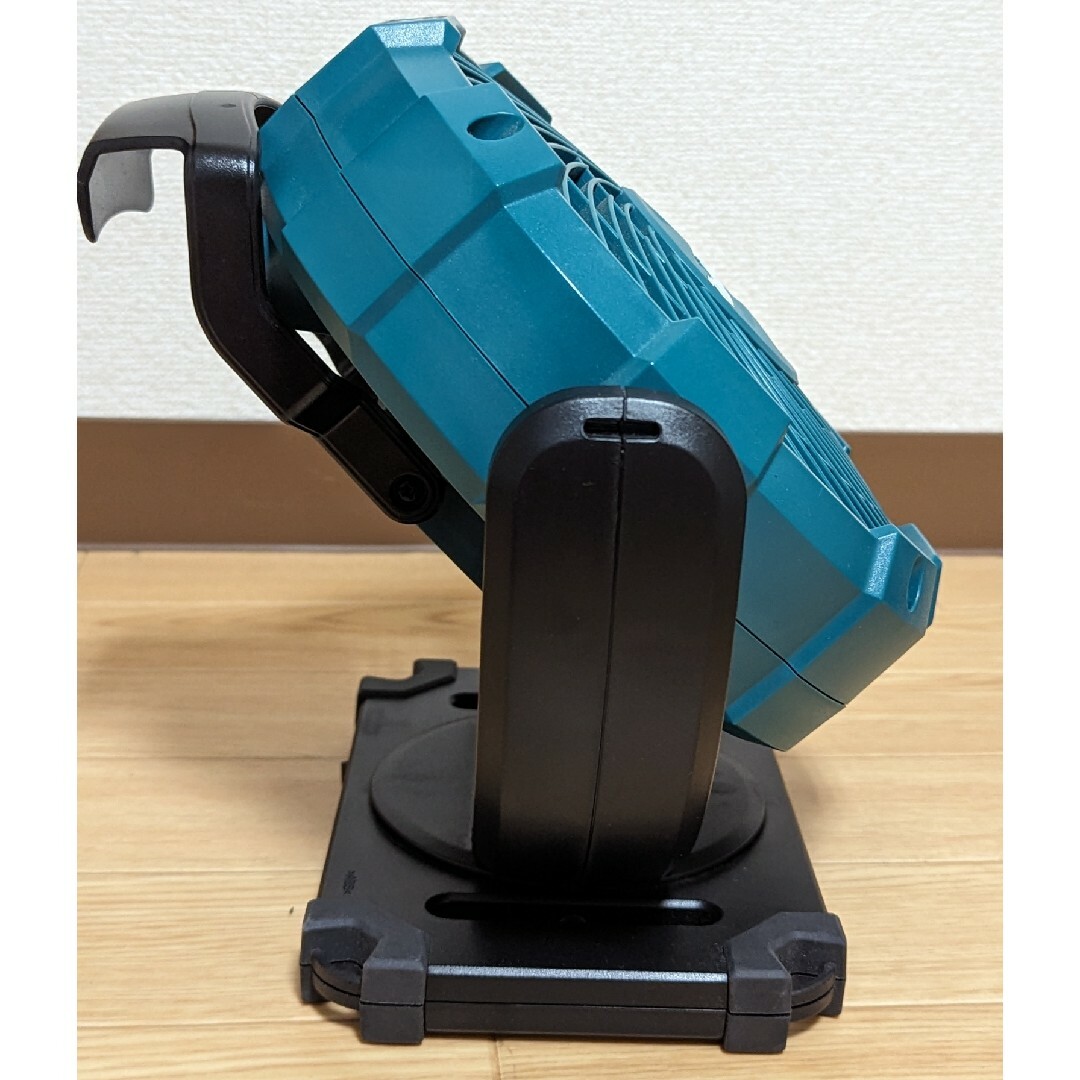 Makita(マキタ)のマキタ　充電式ファン　CF100D(10.8V)　バッテリー付き スマホ/家電/カメラの冷暖房/空調(扇風機)の商品写真