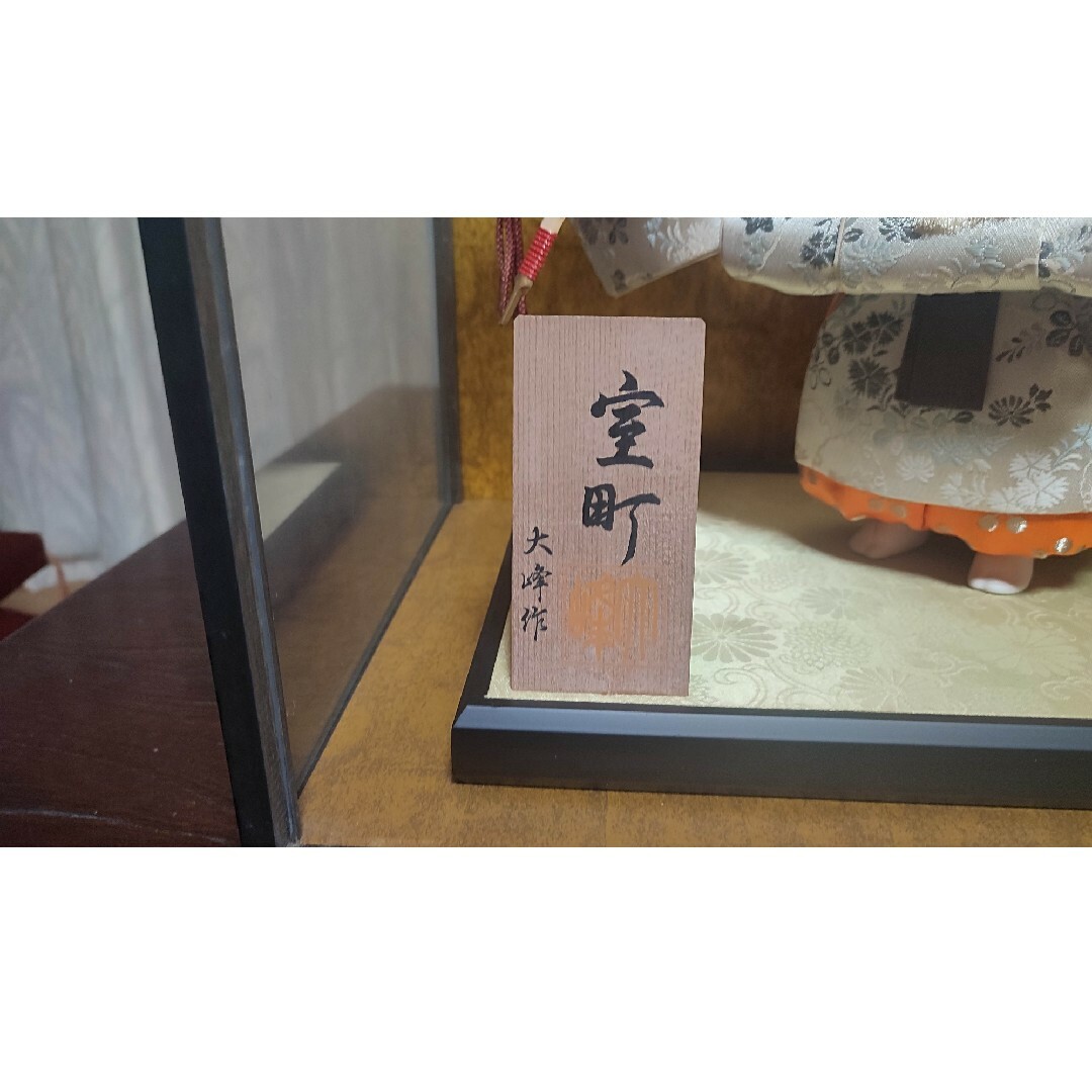 日本人形　ガラスケース入り　高さ43cm×幅46.5cm×奥行き30cm ハンドメイドのぬいぐるみ/人形(人形)の商品写真