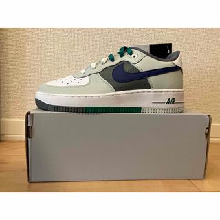 ナイキ(NIKE)の新品 24.5cm エアフォース 1 LV8 1 GS ライトシルバー(スニーカー)