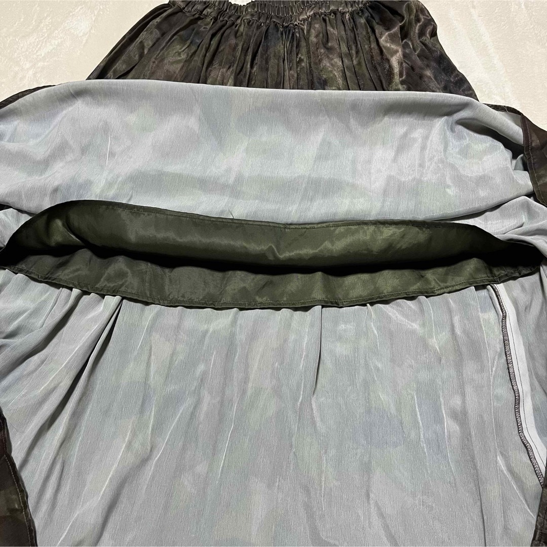 AVIREX(アヴィレックス)のAVIREX アビレックス カモフラ 迷彩柄 光沢 ロングスカート レディースのスカート(ロングスカート)の商品写真