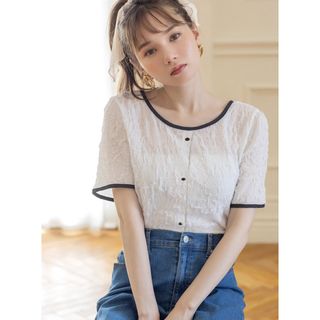 グレイル(GRL)の値下げ♡GRL パイピングトップス 白 ボタン ブラウス 人気 春夏 SALE(シャツ/ブラウス(半袖/袖なし))