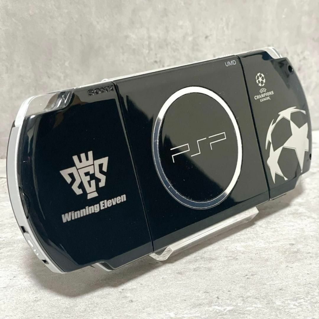 PlayStation Portable(プレイステーションポータブル)の極美品 PSP ウイニングイレブンxUEFA チャンピオンリーグスペシャルパック エンタメ/ホビーのゲームソフト/ゲーム機本体(携帯用ゲーム機本体)の商品写真
