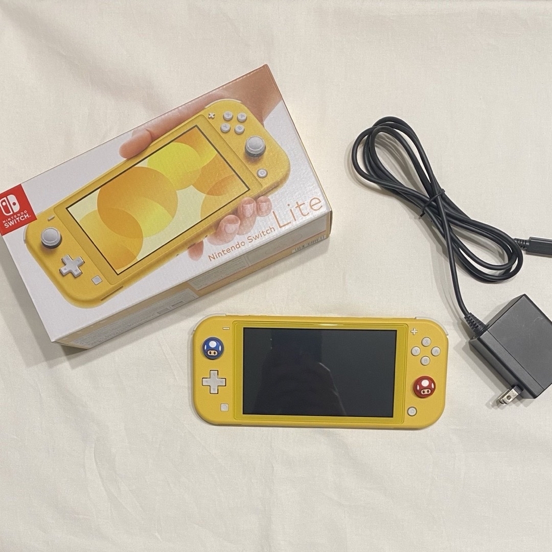 任天堂(ニンテンドウ)のNintendo Switch LITE / ニンテンドースイッチ ライト 本体 エンタメ/ホビーのゲームソフト/ゲーム機本体(家庭用ゲーム機本体)の商品写真