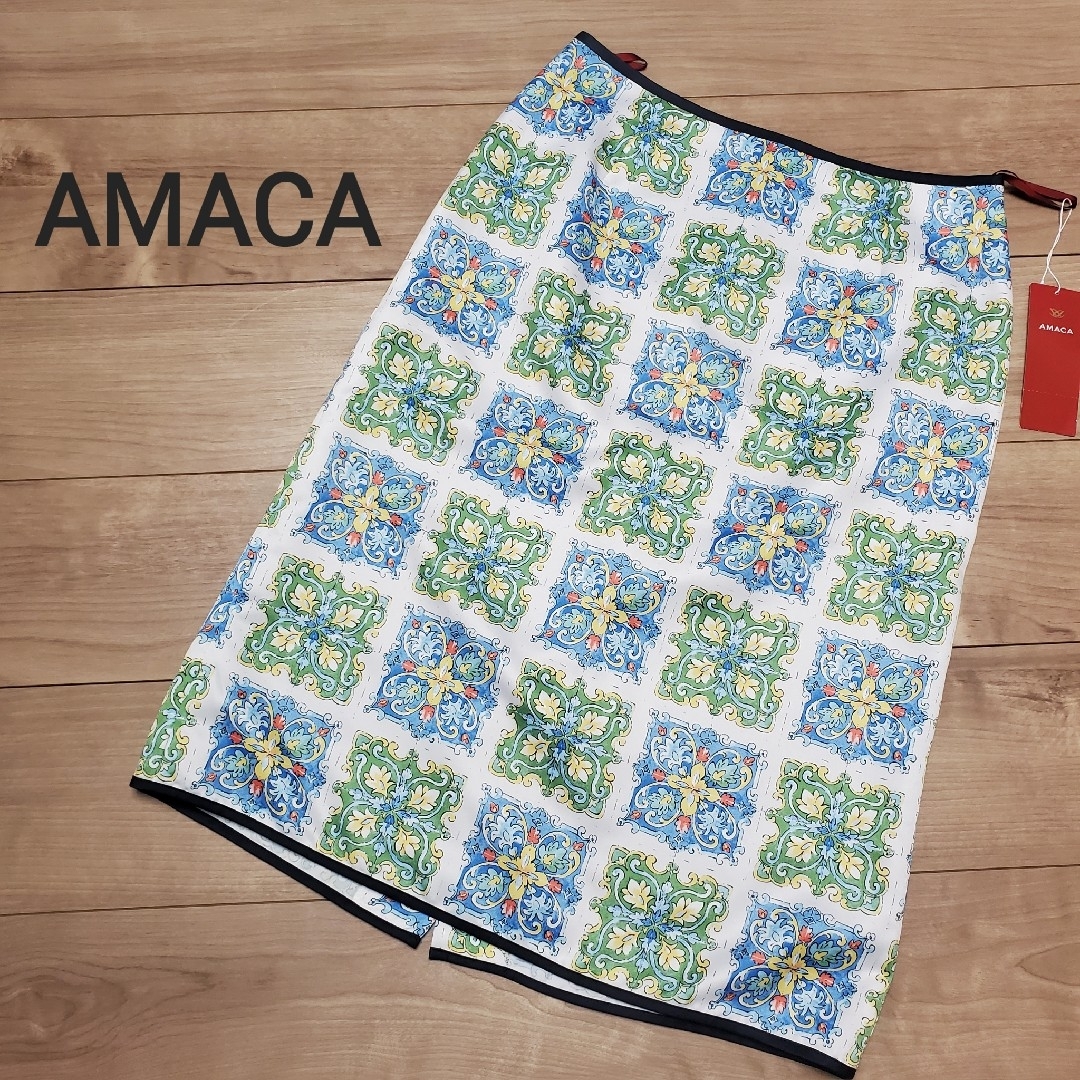 AMACA(アマカ)の【AMACA】アマカ　新品未使用　ミモレ丈スカート　総柄　マルチカラー レディースのスカート(ひざ丈スカート)の商品写真