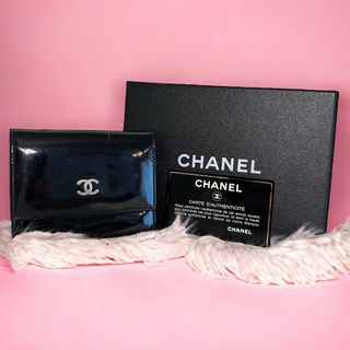 シャネル(CHANEL)の美品 人気 CHANEL シャネル ココマーク エナメル 折り財布 ブラック(財布)