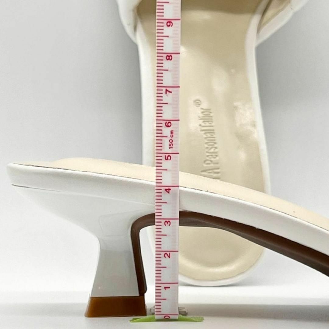 新品 レディース 白 ホワイト キルティング サンダル フラット 23.5cm レディースの靴/シューズ(サンダル)の商品写真
