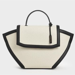 チャールズアンドキース(Charles and Keith)のCHARLES&KEITH ラージトラペーズ トップハンドルバッグ ブラック(トートバッグ)