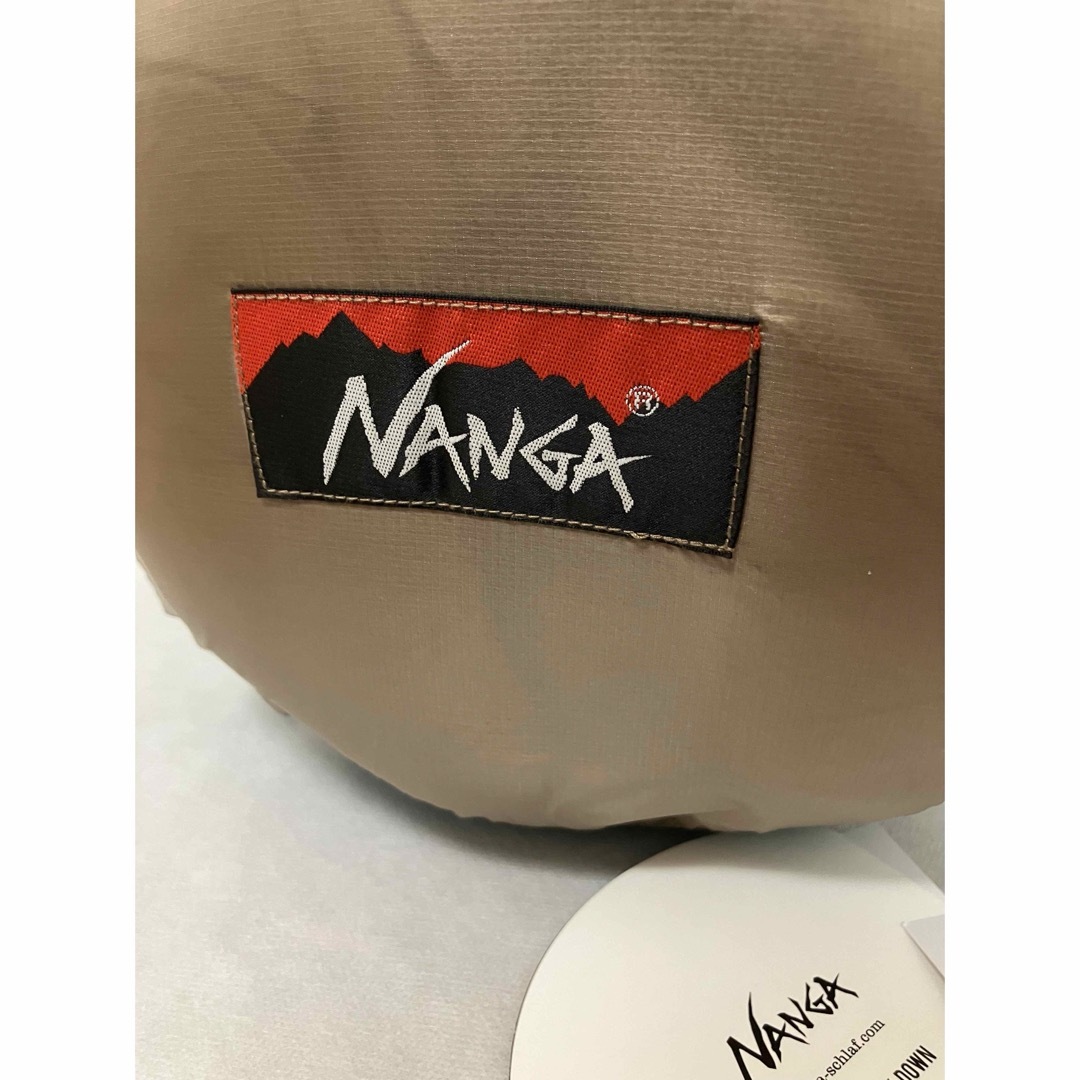 NANGA(ナンガ)のナンガ ラバイマバッグS 600 ベージュ スポーツ/アウトドアのアウトドア(寝袋/寝具)の商品写真