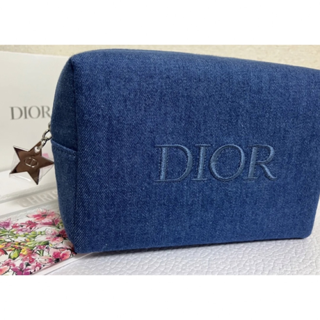 Christian Dior(クリスチャンディオール)のディオール ブルー ポーチ デニムポーチ 新品未使用 星形チャーム付き レディースのファッション小物(ポーチ)の商品写真