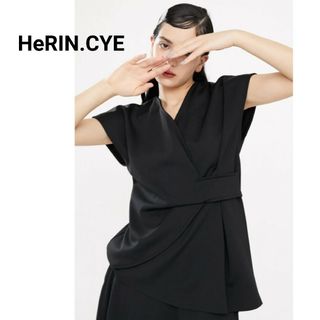 ヘリンドットサイ(HeRIN.CYE)の極美品　ヘリンドットサイ　カシュクールトップス　ブラウス　ベスト　ジレ　黒(シャツ/ブラウス(半袖/袖なし))